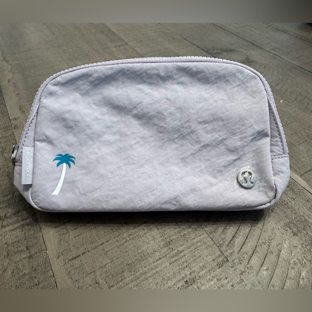 RARE Lululemon Lavender PALM TREE 1L Crossbody. NWT.